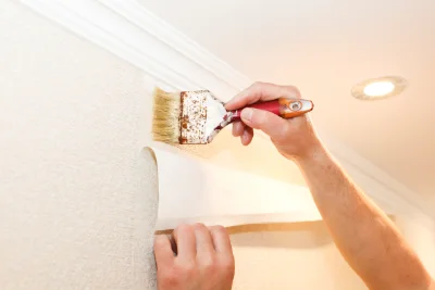 Pose de papier peint à Lys — revêtements muraux et toiles de verre